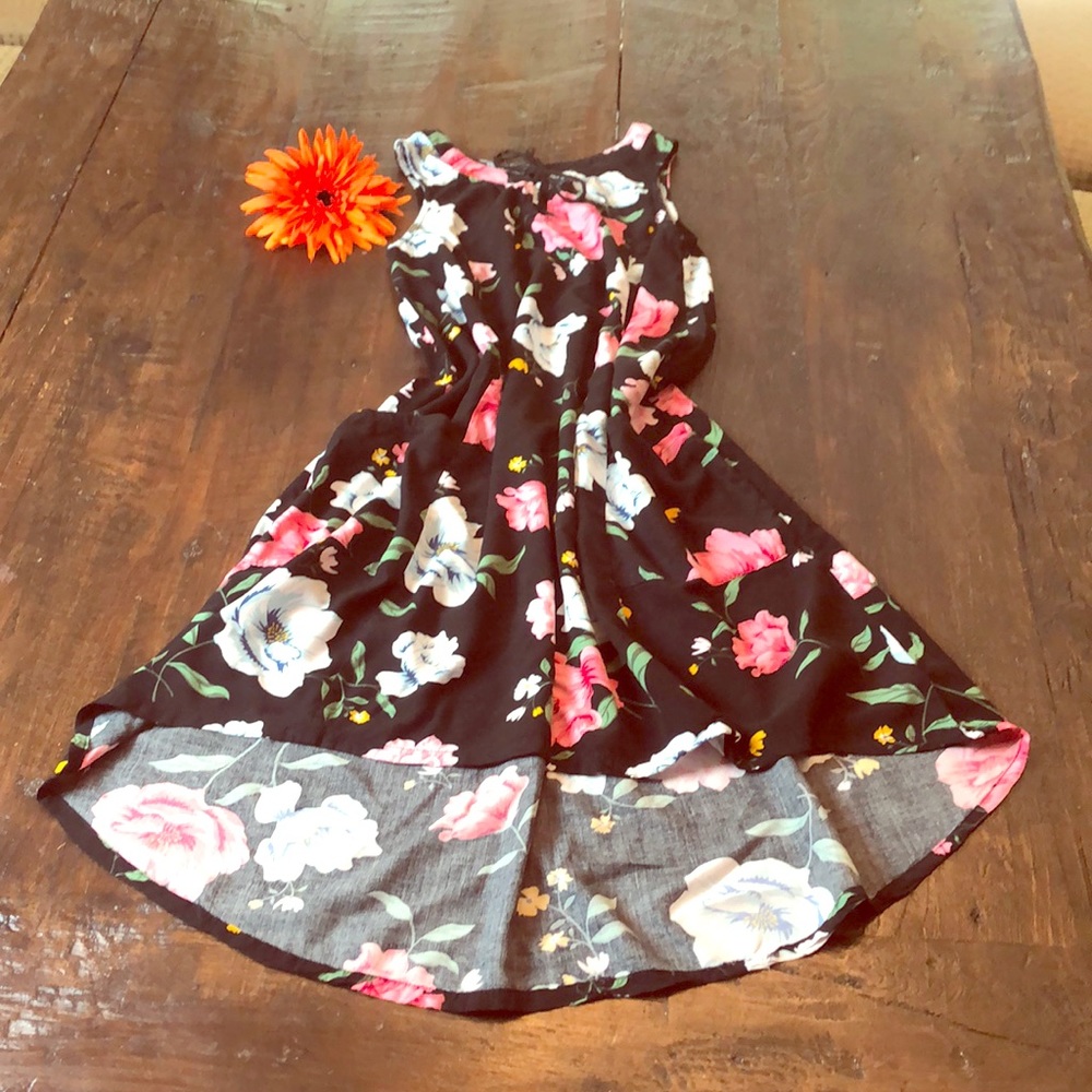 Girls/Youth Floral big pocket dress.